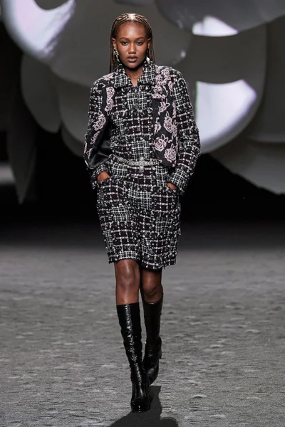 Look 27